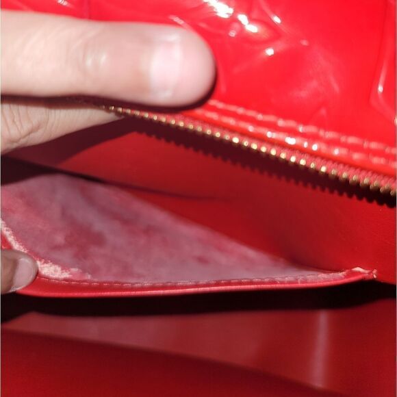 Louis Vuitton VTG Red Vernis Travel Bag in Preloved Condition with Dust Bag - Picture 9 of 16